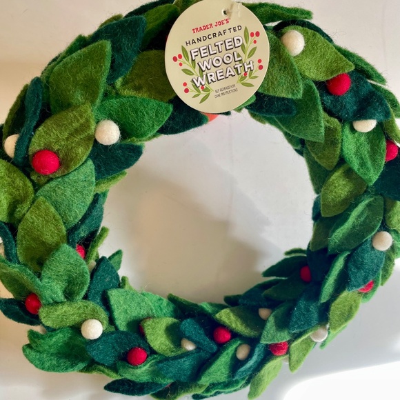 Trader Joe’s Felted Wool Wreath Brand New - Picture 3 of 3